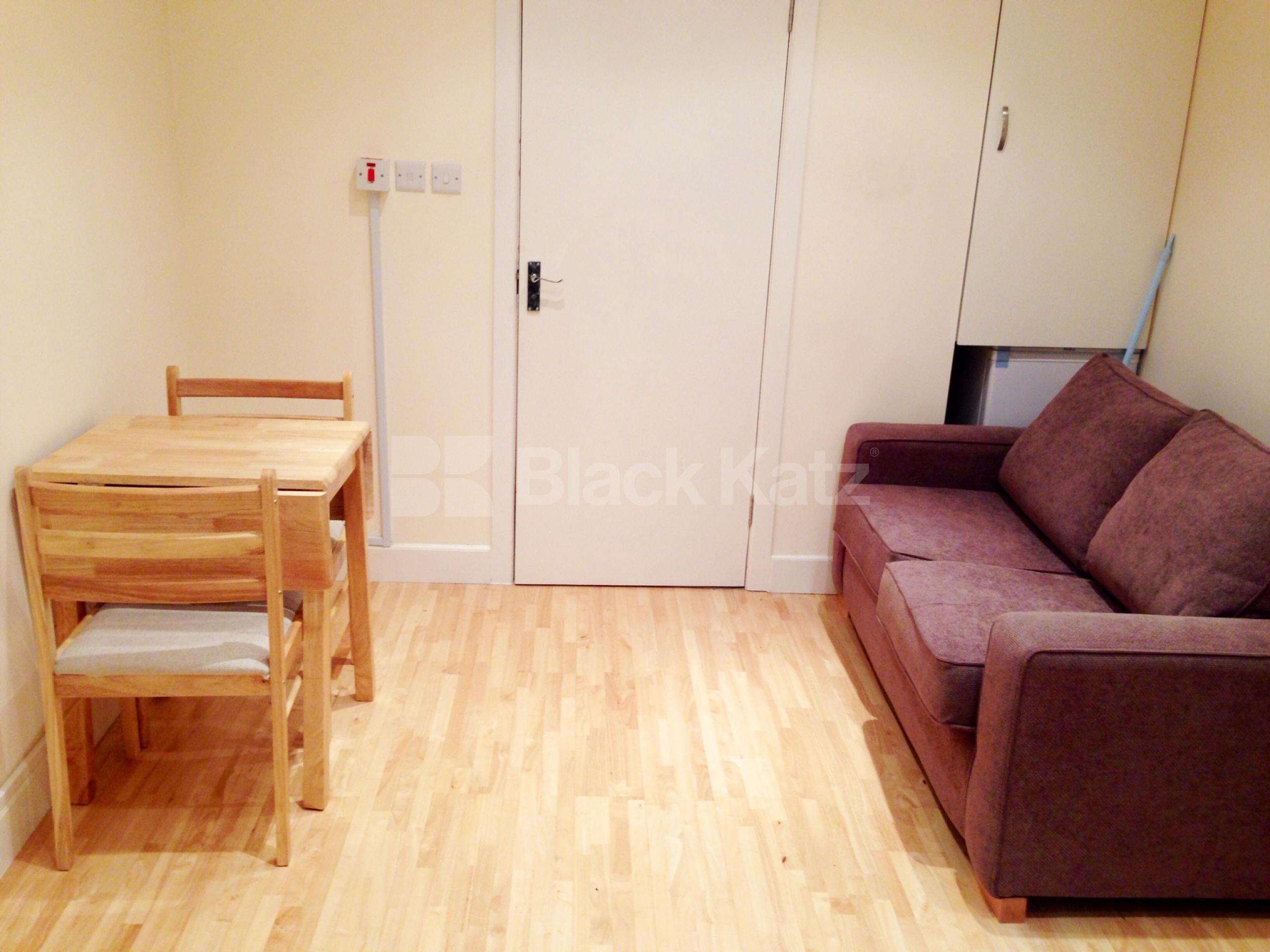 			LET, Studio Apartment, 1 bath, 1 reception Studio			 Queenstown Road, Battersea SW8